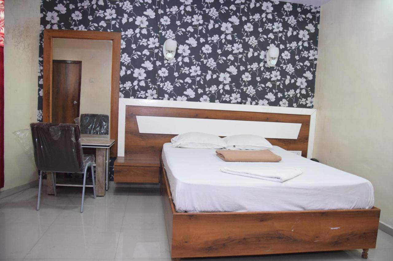 Hotel Riviera Residency Thane Eksteriør billede