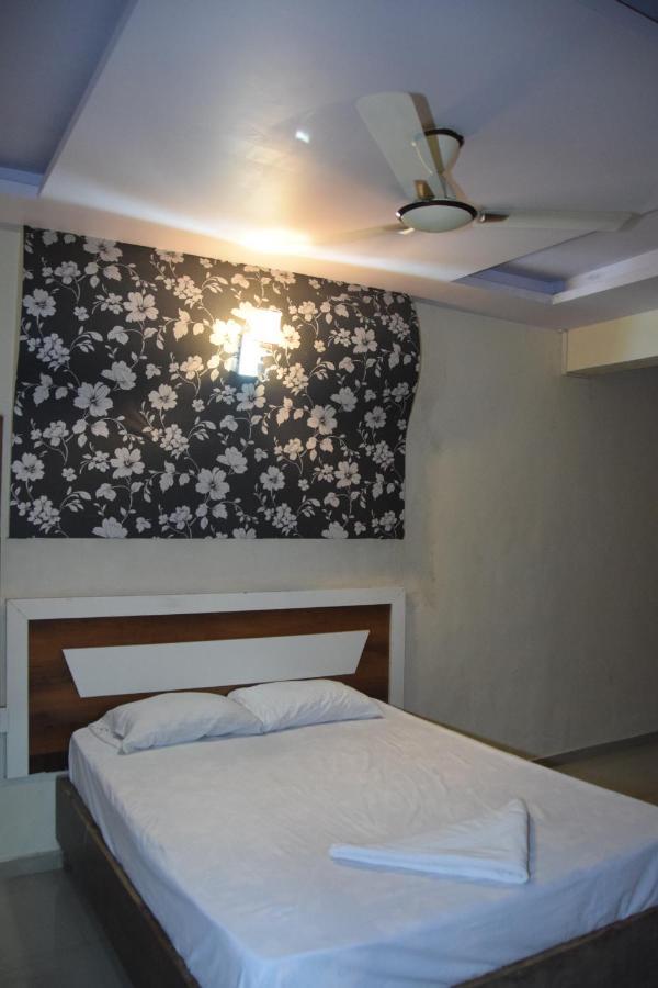 Hotel Riviera Residency Thane Eksteriør billede
