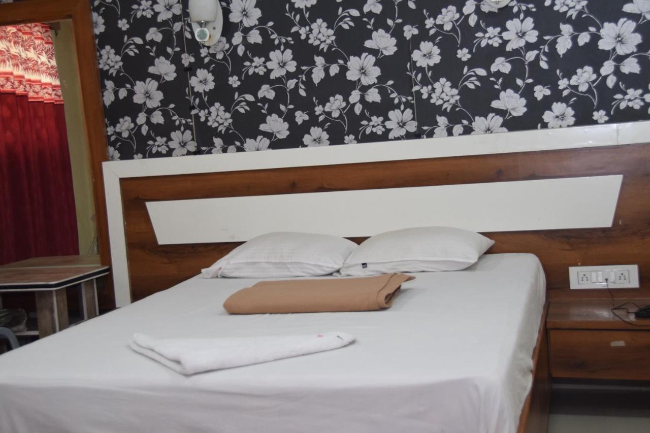 Hotel Riviera Residency Thane Eksteriør billede